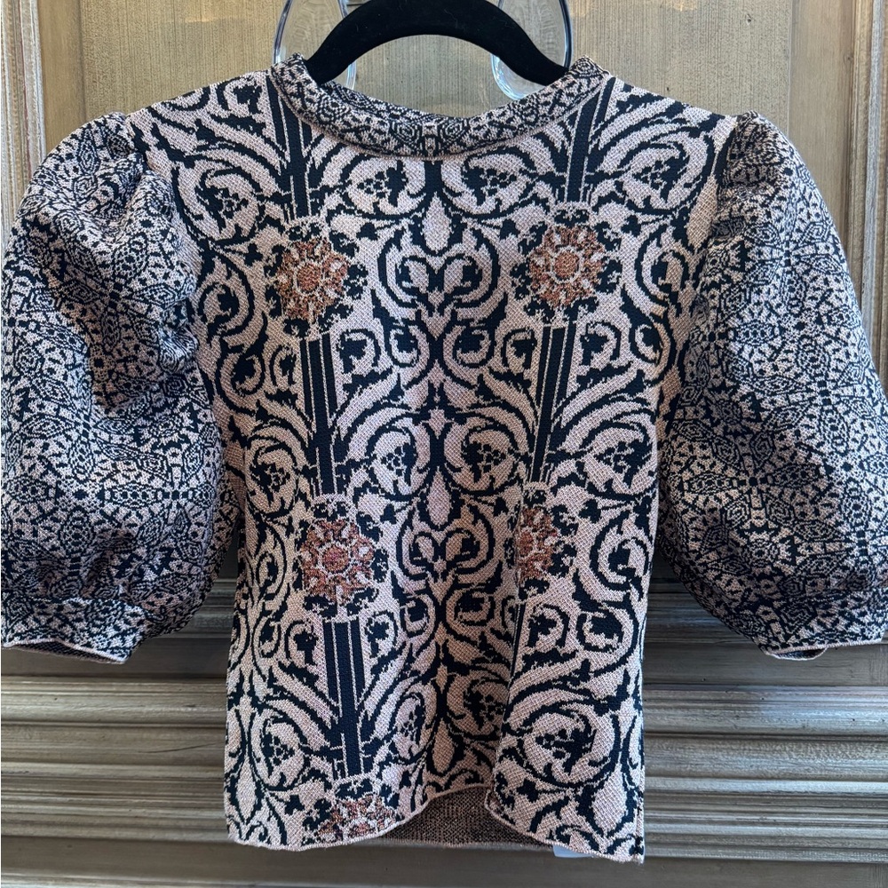 Zara Black and Tan Graphic Crop Top with 3/4 Sleeves
